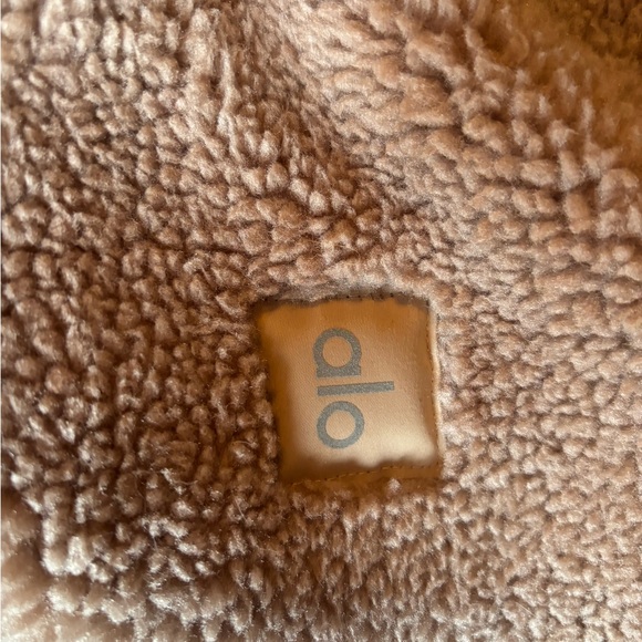ALO Yoga Foxy Sherpa Jacket(Chai Latte) - Picture 2 of 4